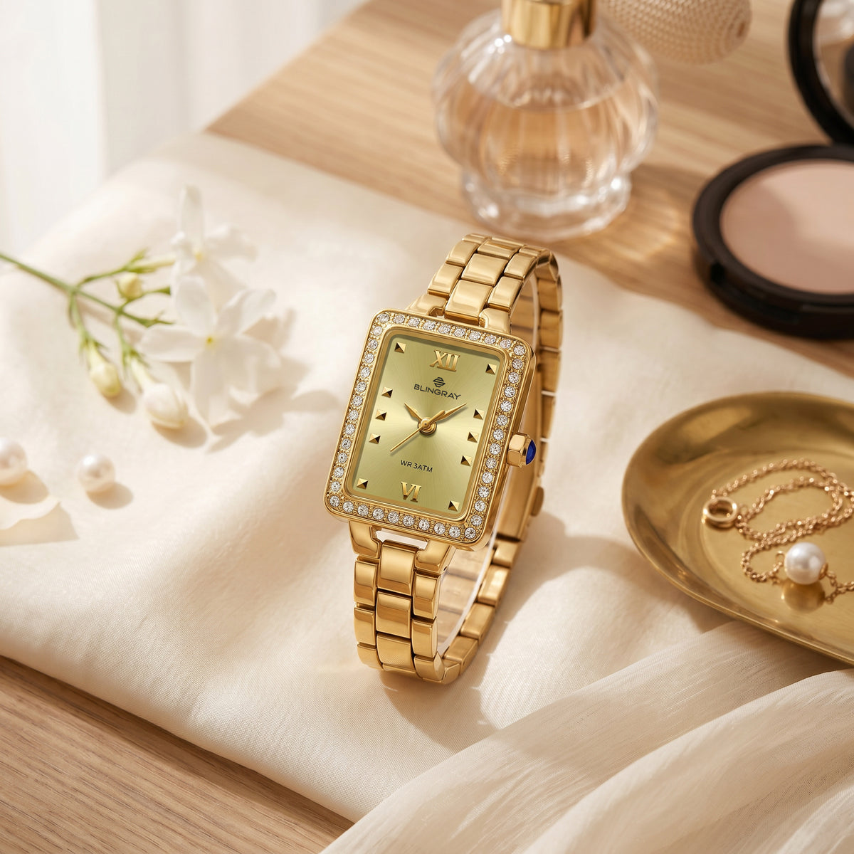 Detailaufnahme der Cherie Cherie Gold Damenuhr
