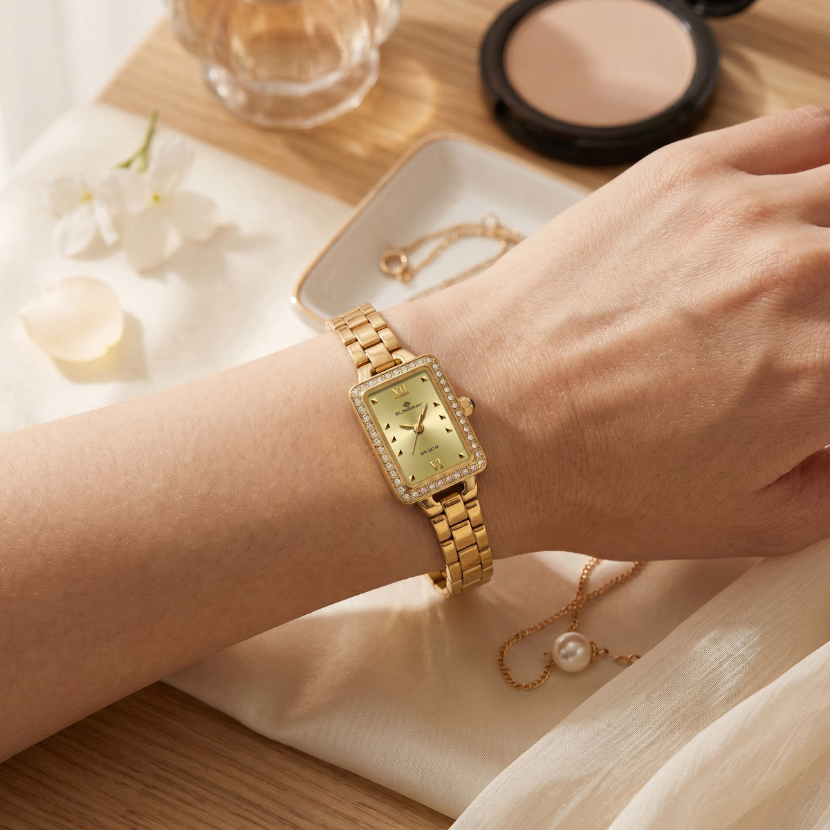 Elegante Cherie Cherie Gold Armbanduhr für Damen
